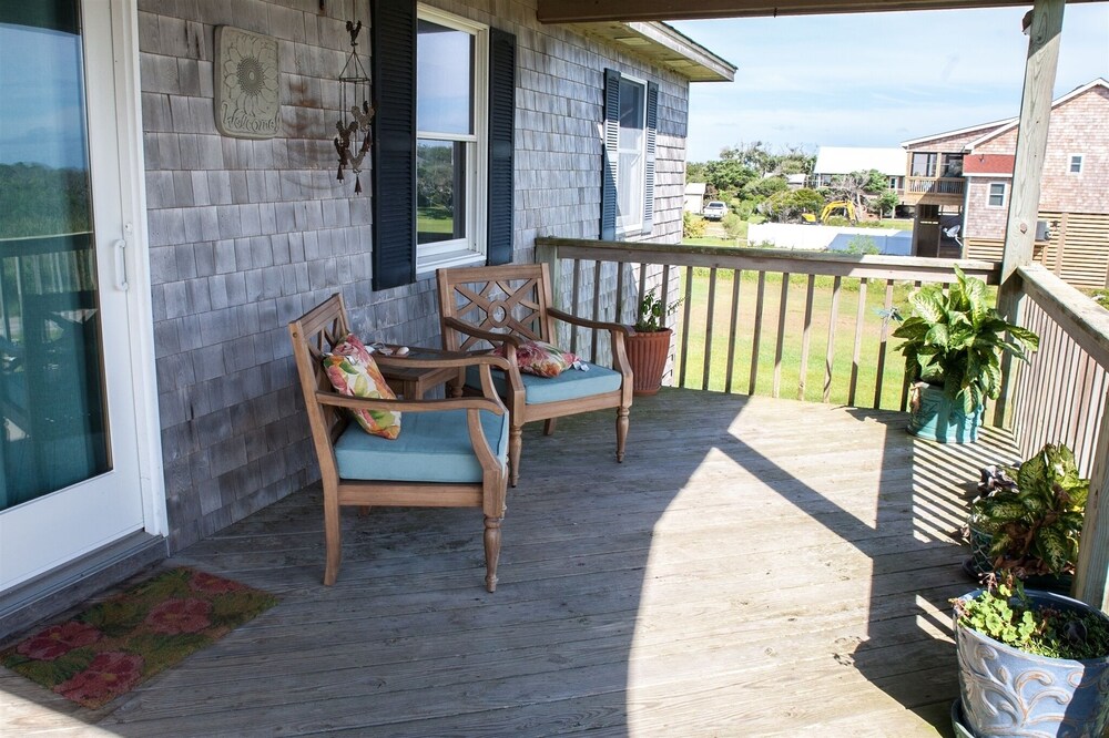 Austin's Pointe 4 Bedroom Cottage by RedAwning