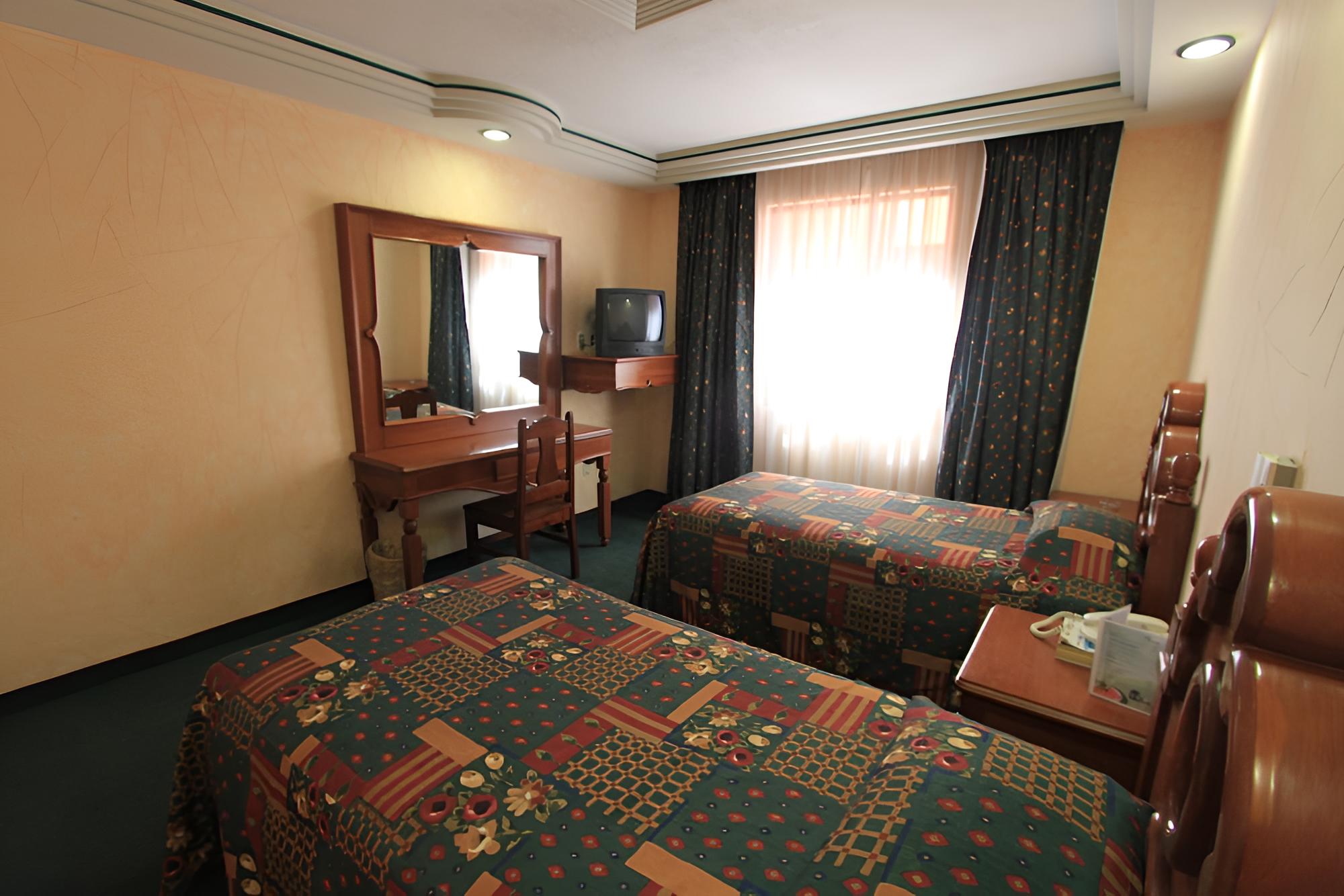 Hotel Cantera Real