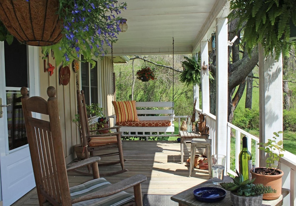 Henson Cove Place B&B with Cabin