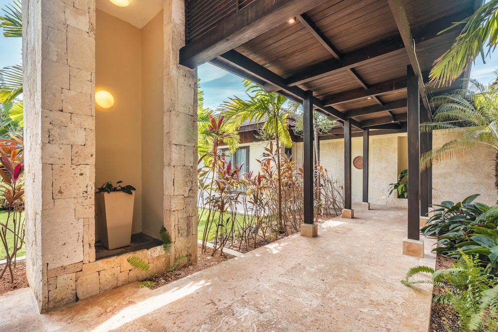 Mesmerizing Villa With Jacuzzi Maid in Cap Cana