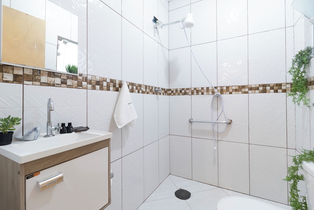 Sítio com 5 suítes e piscina