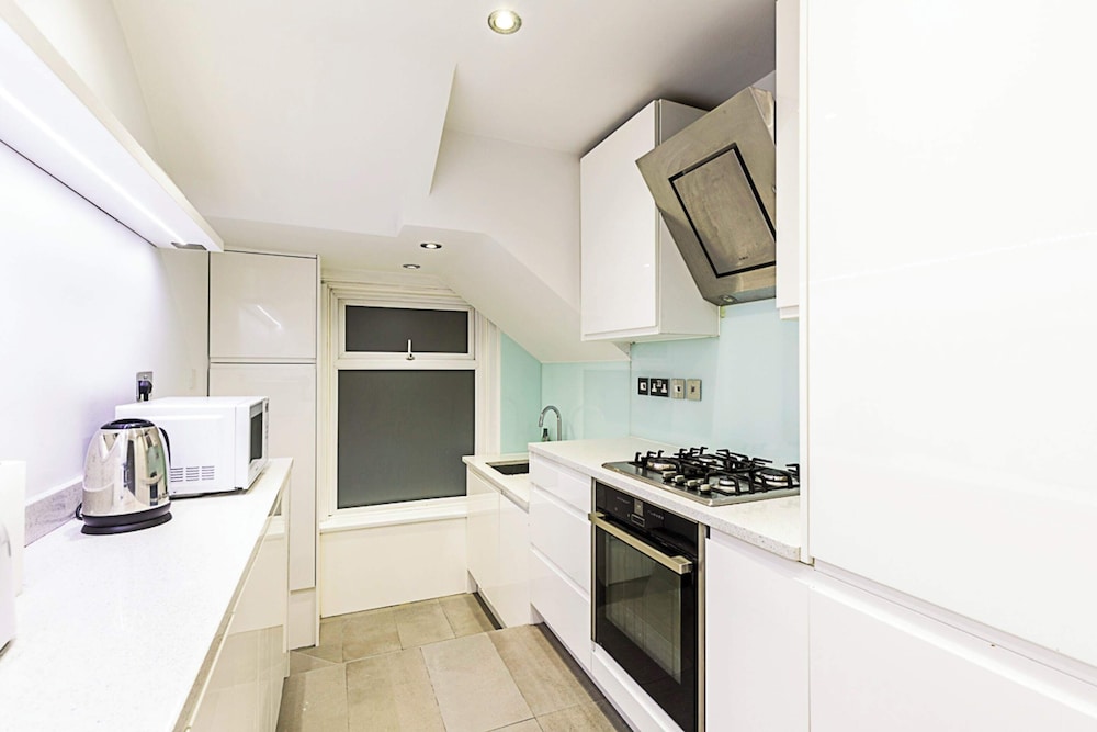 Charming Two-Bedroom Flat in West Hampstead