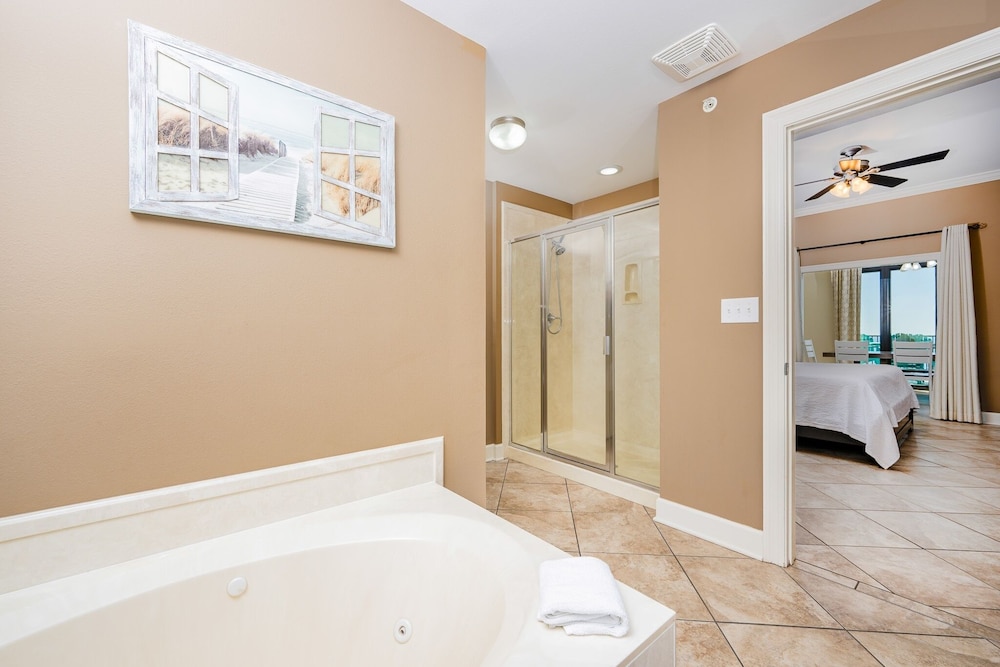 The Oasis 1704 Formerly Phoenix West Ii 1704 3 Bedroom Condo
