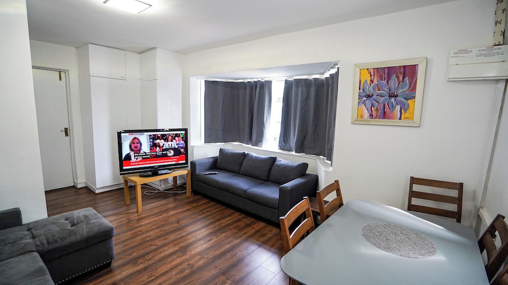 3BR Home Near Hounslow West Tube Station