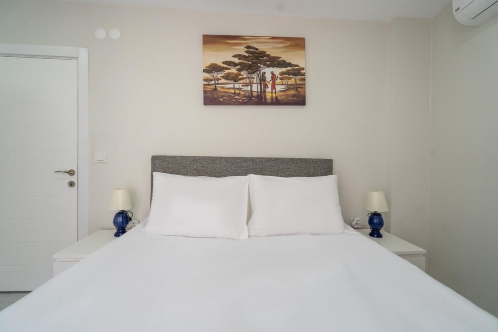 Apartment With Balcony Close to Beach in Muratpasa