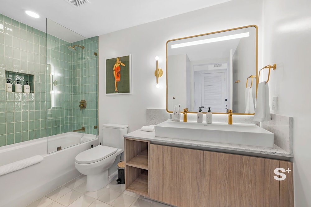 Sky High Stay Sleek Studio in Miami