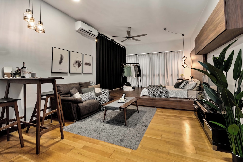 NaiBnB @ Regalia Residence
