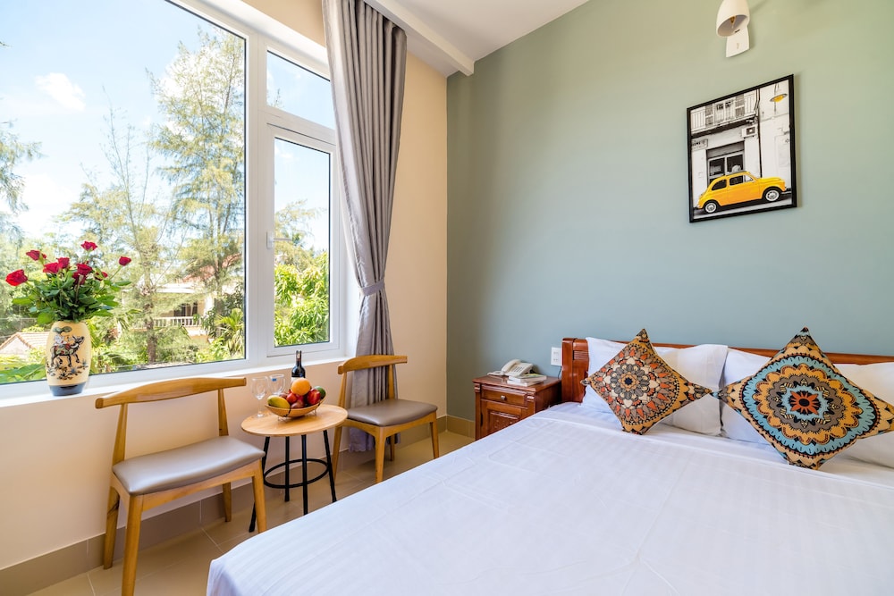 Golden Walls Homestay