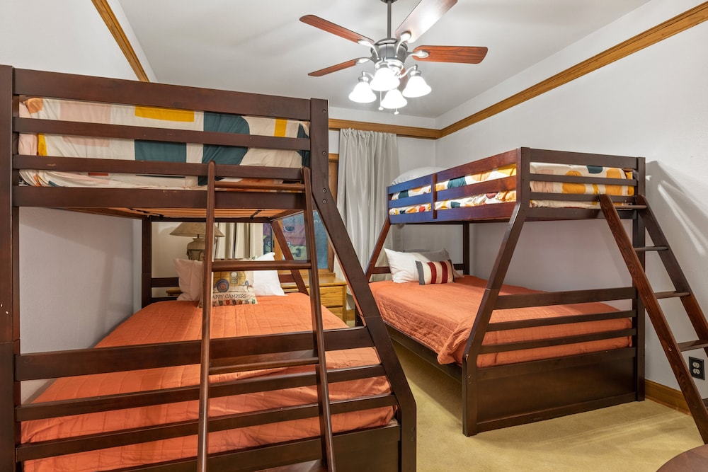 Stunning Lake Views, Pools, Wildlife, Pet-friendly