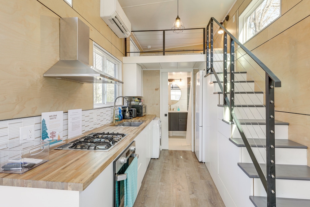 Hiking & Creek: Manor Tiny Home in Forest Retreat