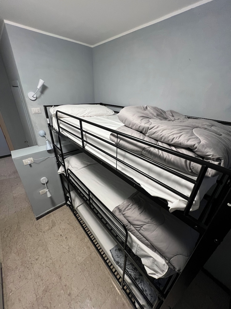 Lion University & Youth Hostel Milano