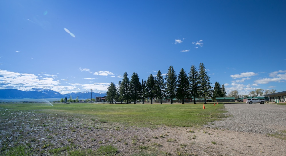 Sportsmans Lodge