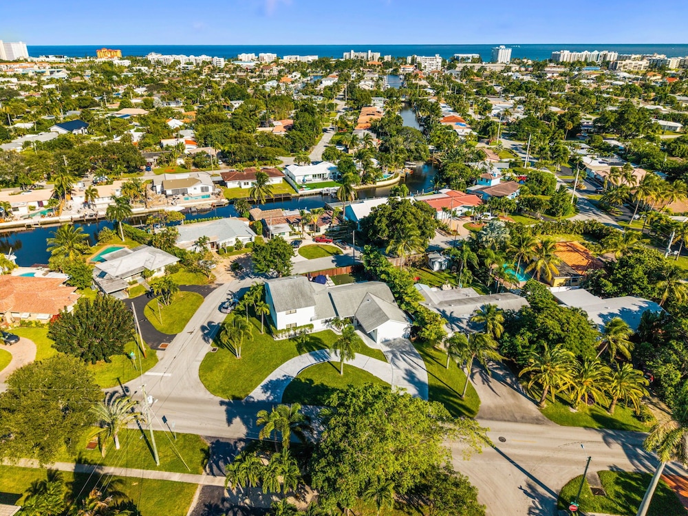 Spacious 6BR Beach Getaway w/ Heated Pool