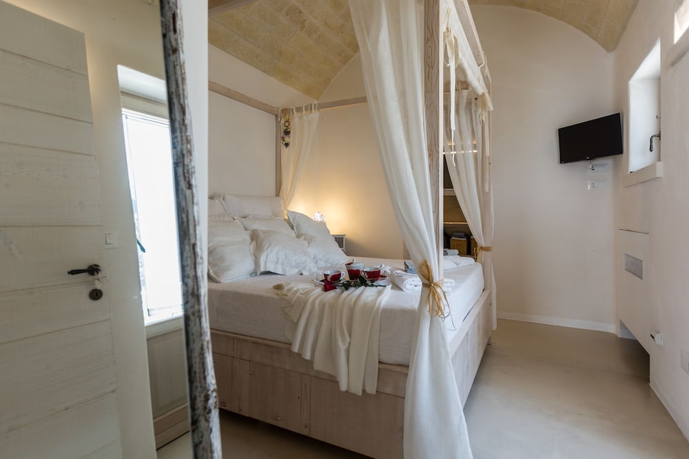 Trullo Atmosfera en Ostuni — hotel room