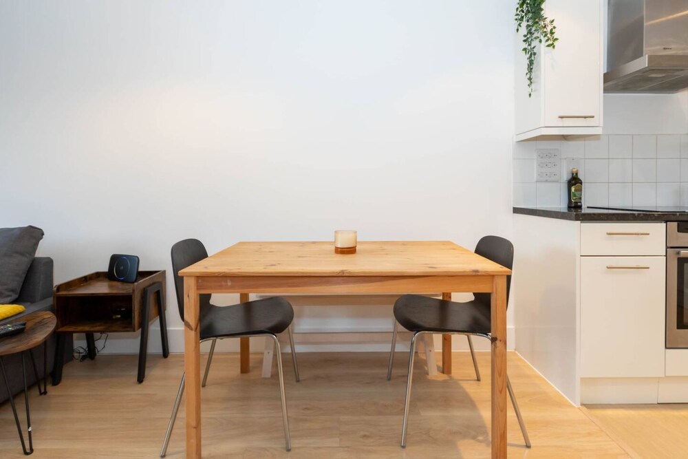 Lovely 1 Bedroom Flat Overlooking Canal in Hackney