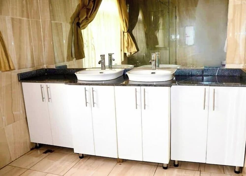 Hillview Apartments