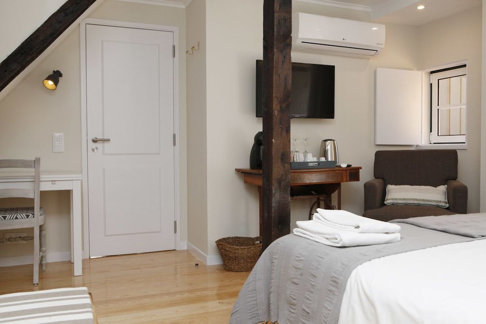 Flores Guest House