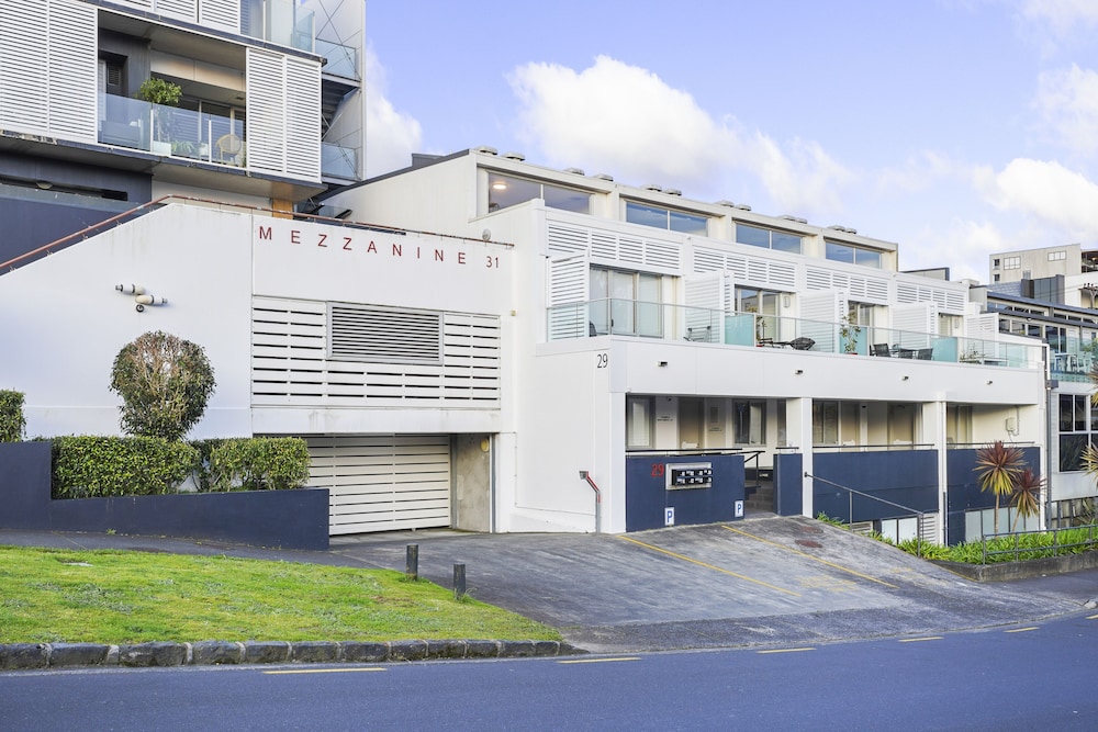 Ponsonby delight with Free Parking view 5