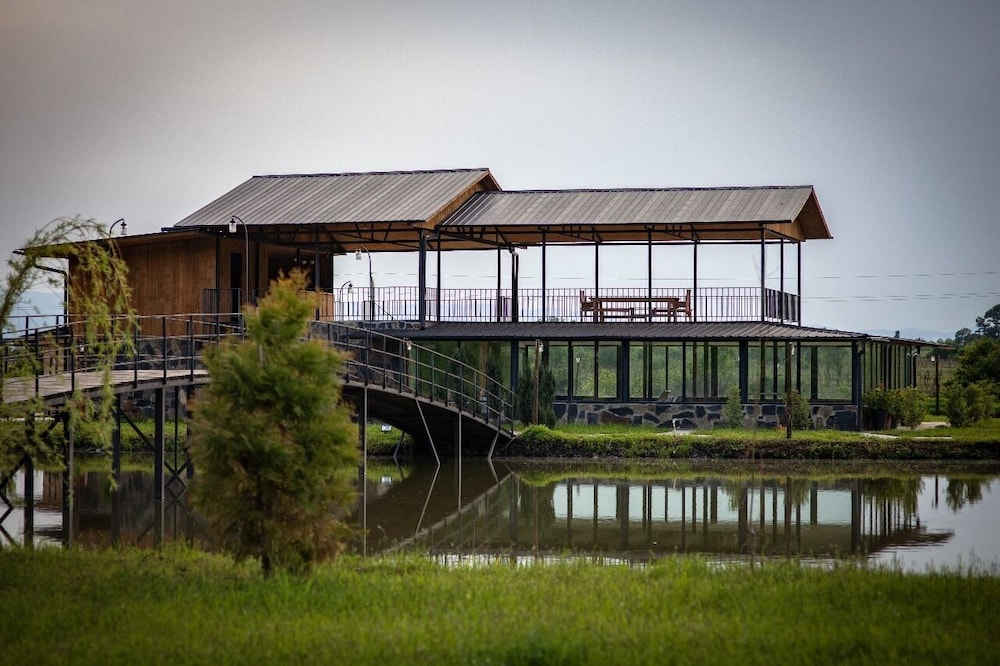 Moretoni Lake Resort