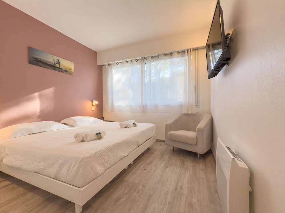 Le Cozy in Cannes With 2 Bedrooms and 1 Bathrooms