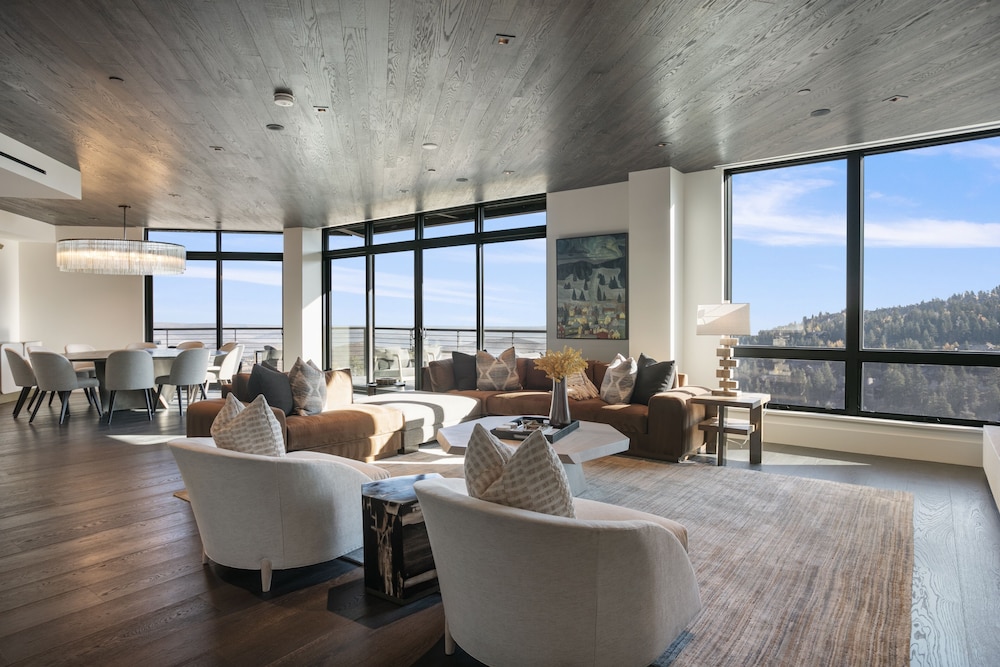 201 - Four Bedroom Argent 4 Condo