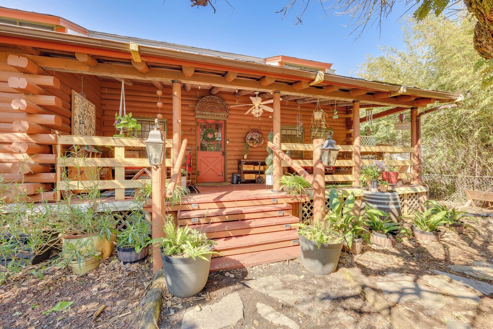< 4 Mi to Boat Ramp & Mickler Beach: Unique Cabin