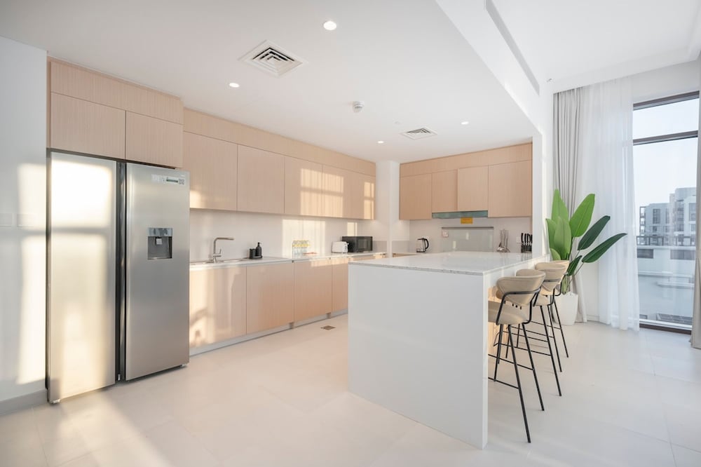 Peaceful 4-bedroom Bright Kitchen Space in Dubai Creek Harbour