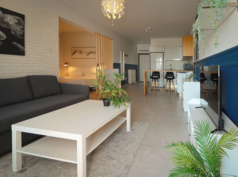 Caesar Blue Seaside Luxury Apartments