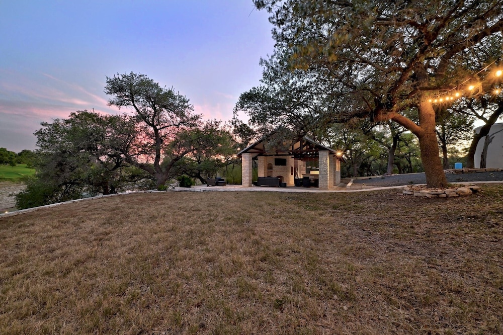 Luxury Lakefront Escape on Lake Travis