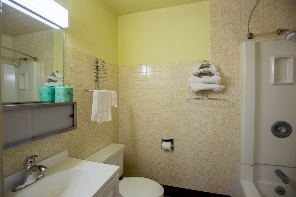 Budget Host Inn - Property Image 12
