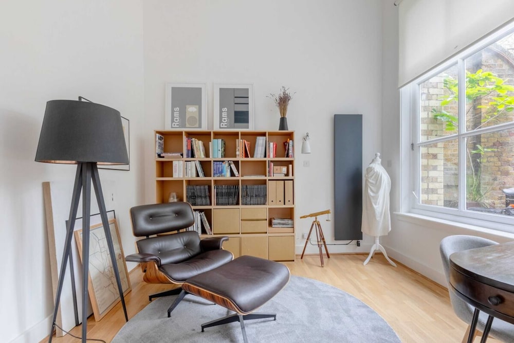 Chic 1BD Maisonette W/hot Tub, King's Cross!
