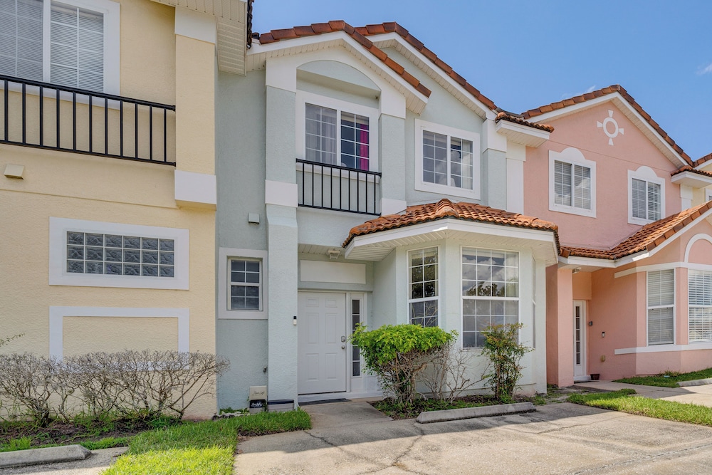 10 Mi to Disney World: Townhome w/ Community Pool!