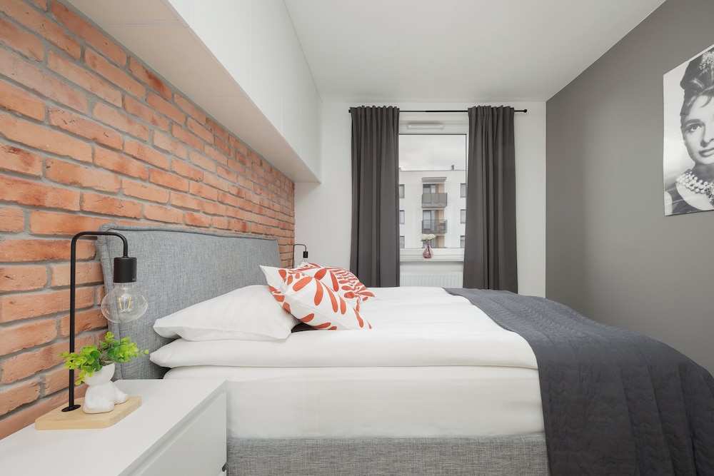 Green Apartment with Parking by Renters view 2
