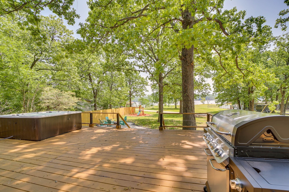 Furnished Deck + Lake Access: Fairland Log Cabin view 4