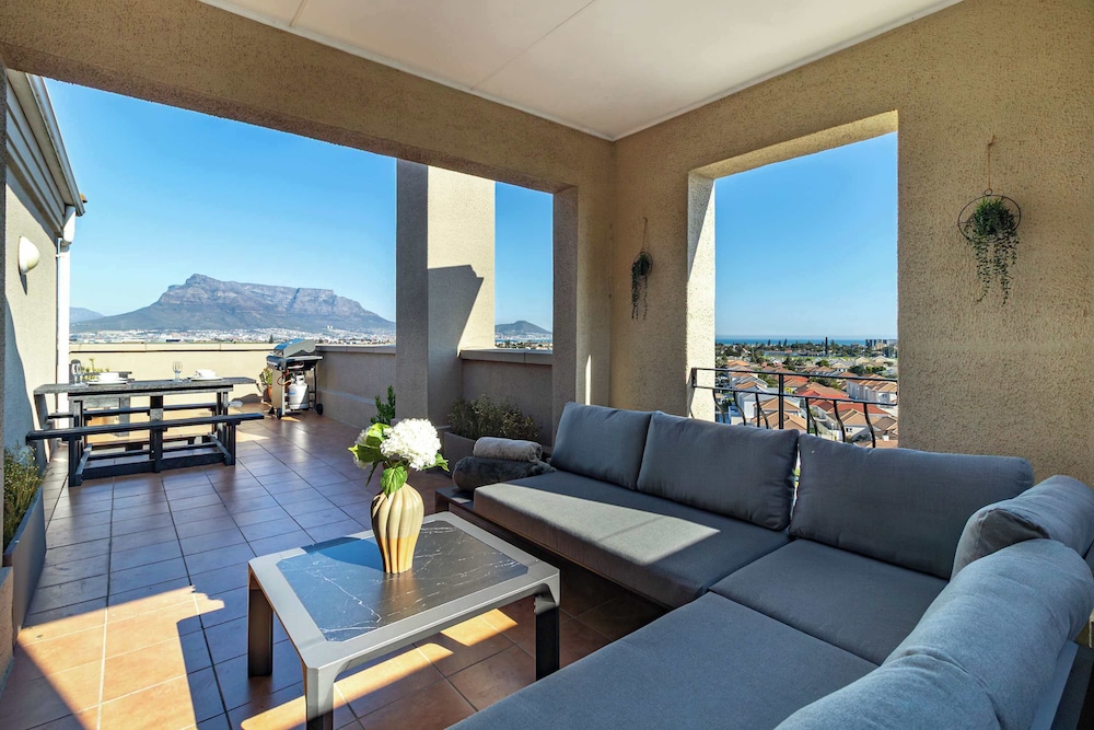 2 Bedroom, Mountain View Penthouse, Century City