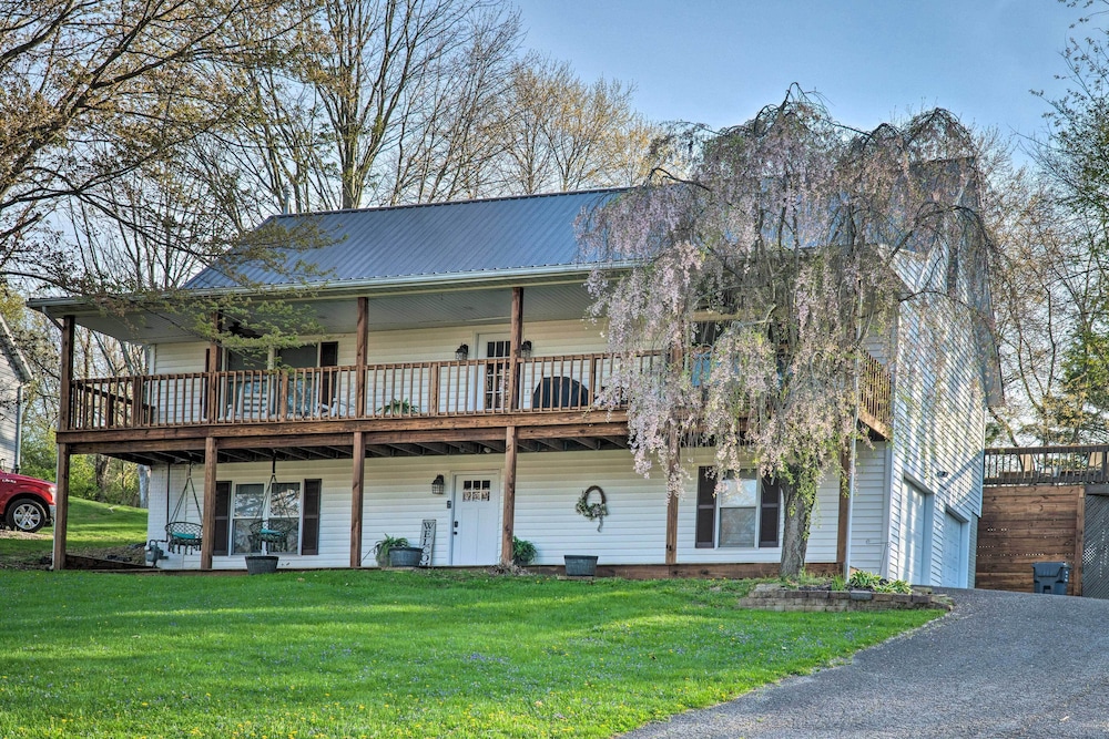 Hilltop Home Inside of Apple Valley!