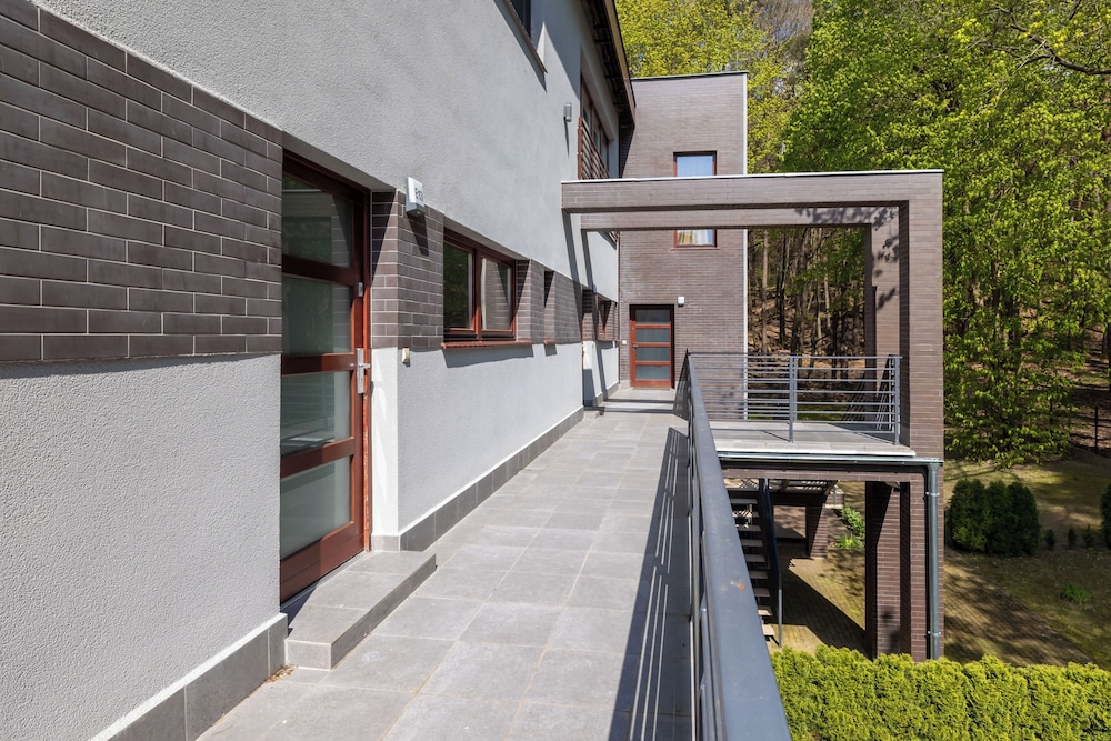 Apartment With Pool by Renters Prestige