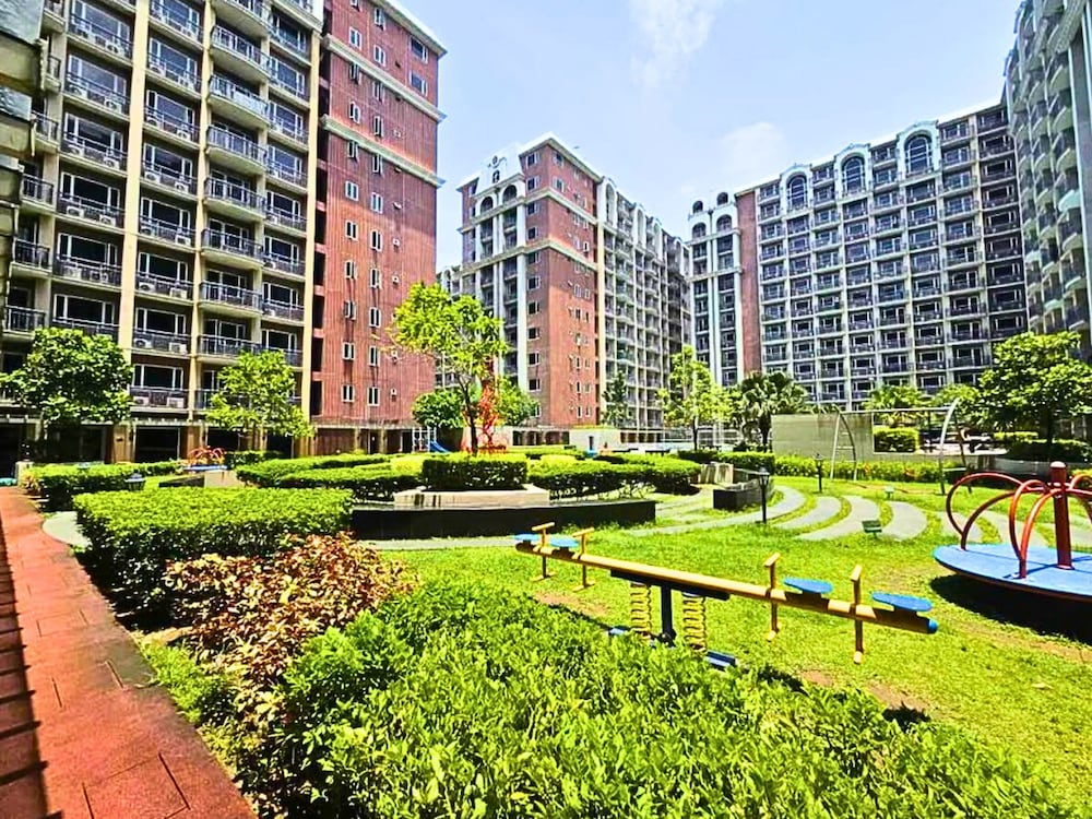 Stay Beside Mall of Asia Walk & Explore