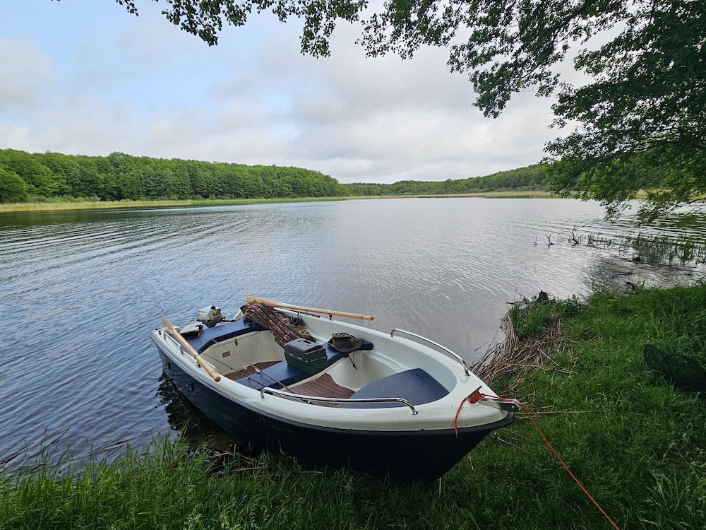Holiday Homes With a Private Beach on the Lake