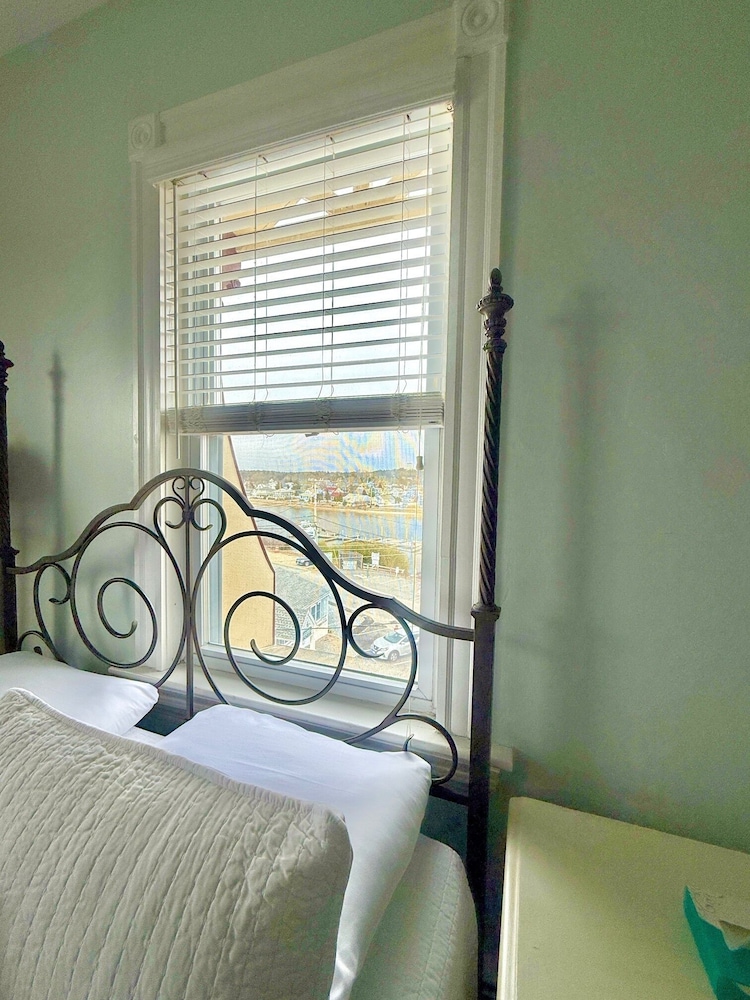 The Glen Cove Hotel & Restaurant