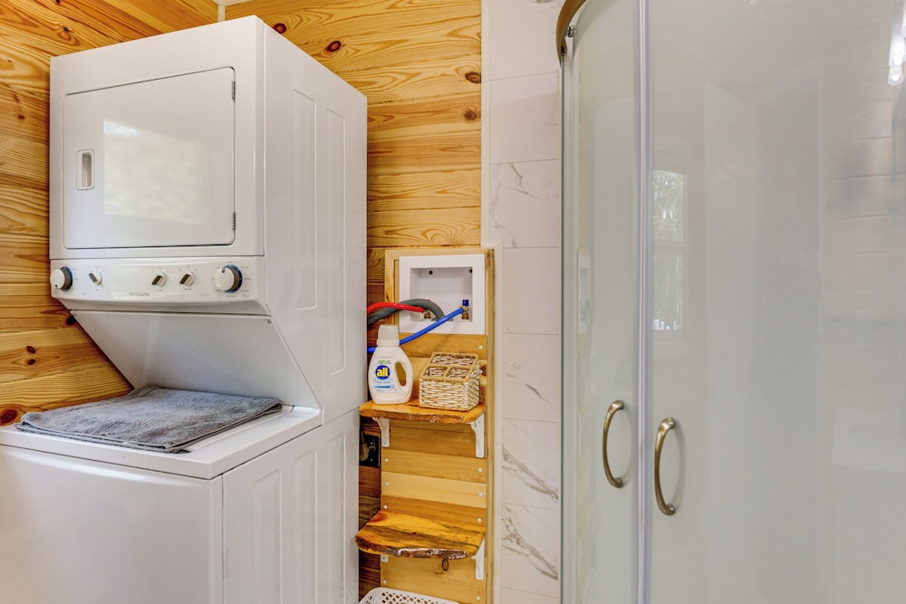 Cottage Close to Caves & Trails in Hocking Hills!