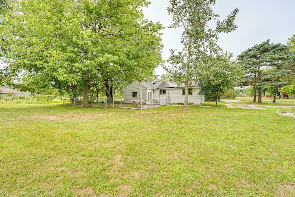 2 Mi to Michigan's Adventure: Family Home w/ Patio