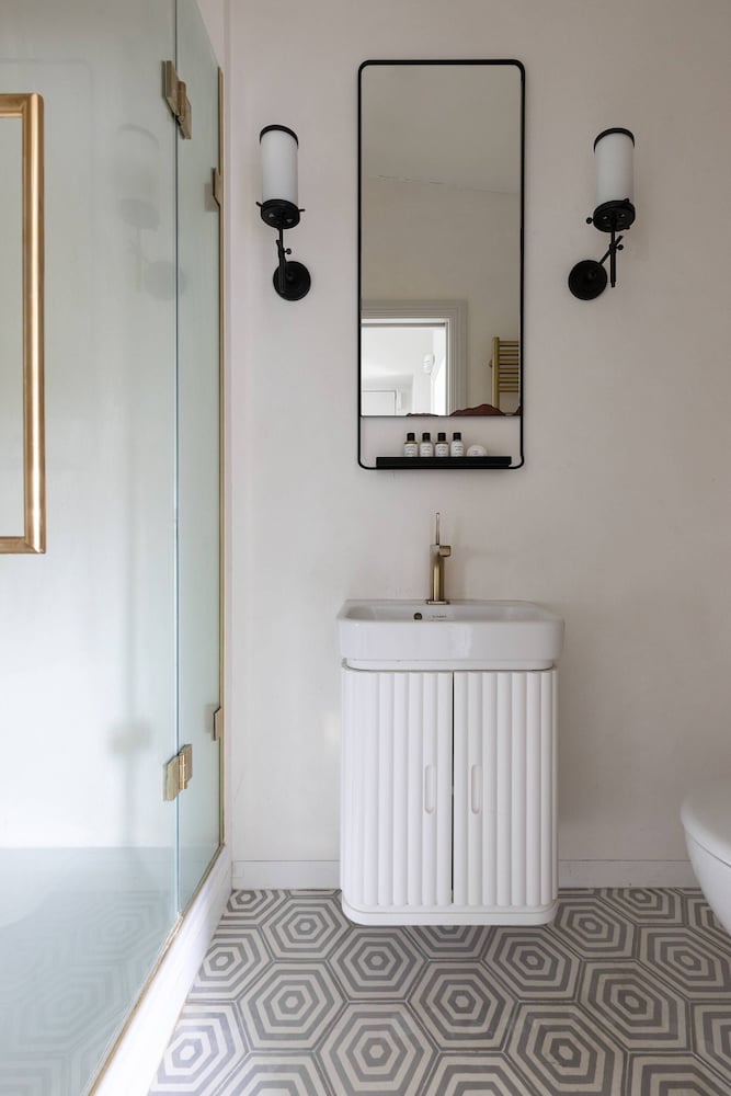 Cornwall Gardens Xxiii by Onefinestay