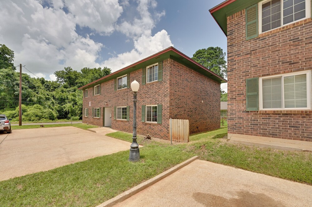 Walk to SFA Campus: Pet-friendly Nacogdoches Condo