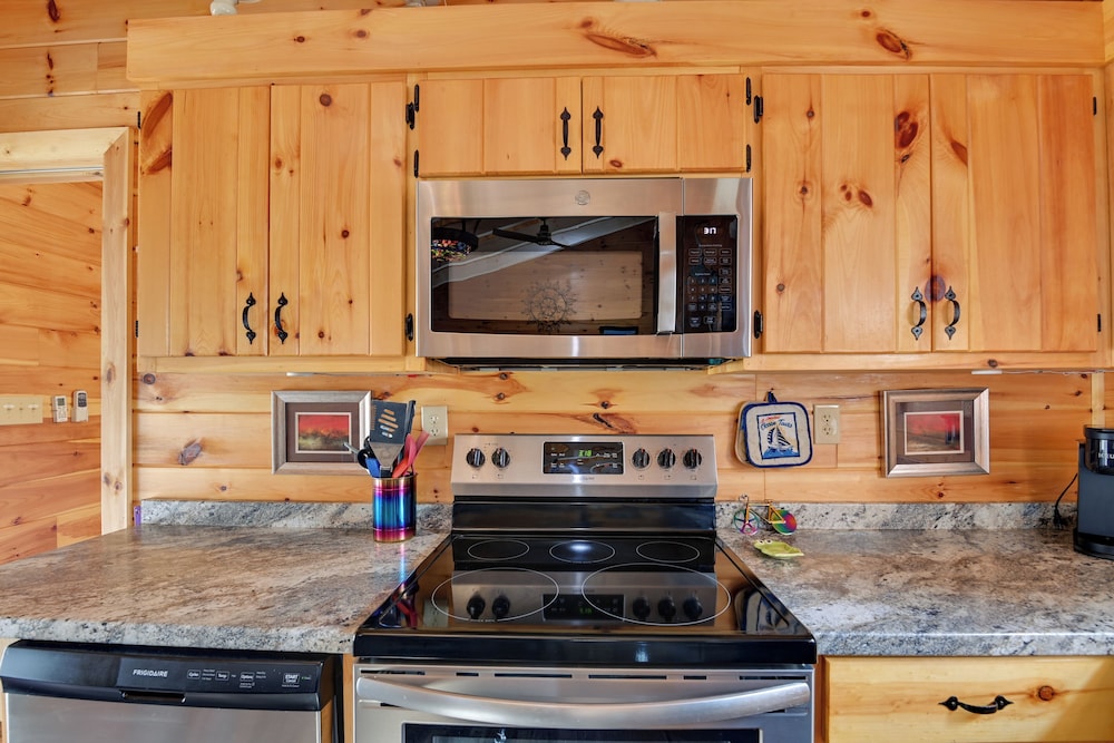 Bring a Pet: Peaceful Frenchburg Cabin on 1 Acre