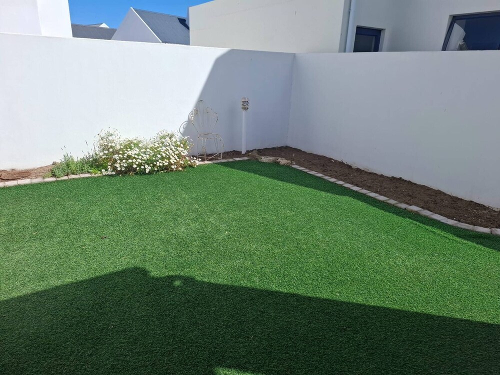 Oosiesrus - Charming Langebaan Villa With Garden View