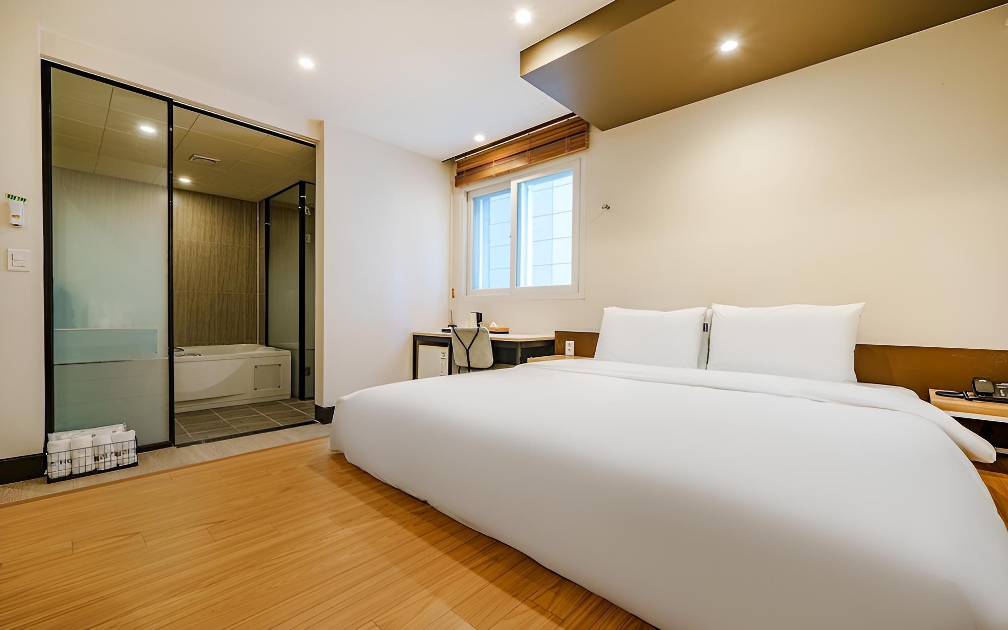 MU Plus Hotel in Yeonsan-dong Busan