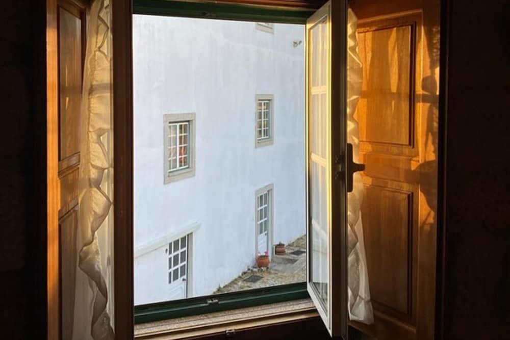 2Br Serra da Estrela Escape-cheese & Wine, Parking