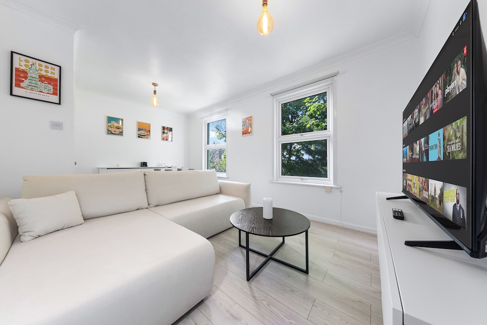 Charming London Apartment Near City Center