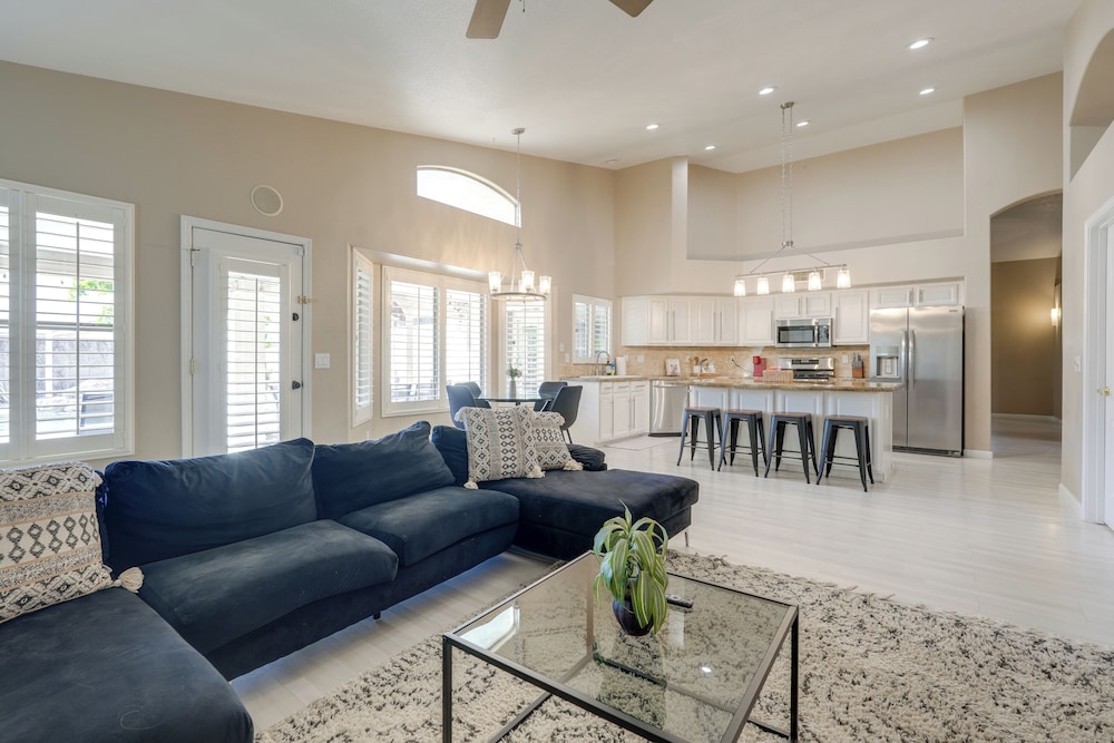 Private Pool & Patio: Spacious Gilbert Getaway!